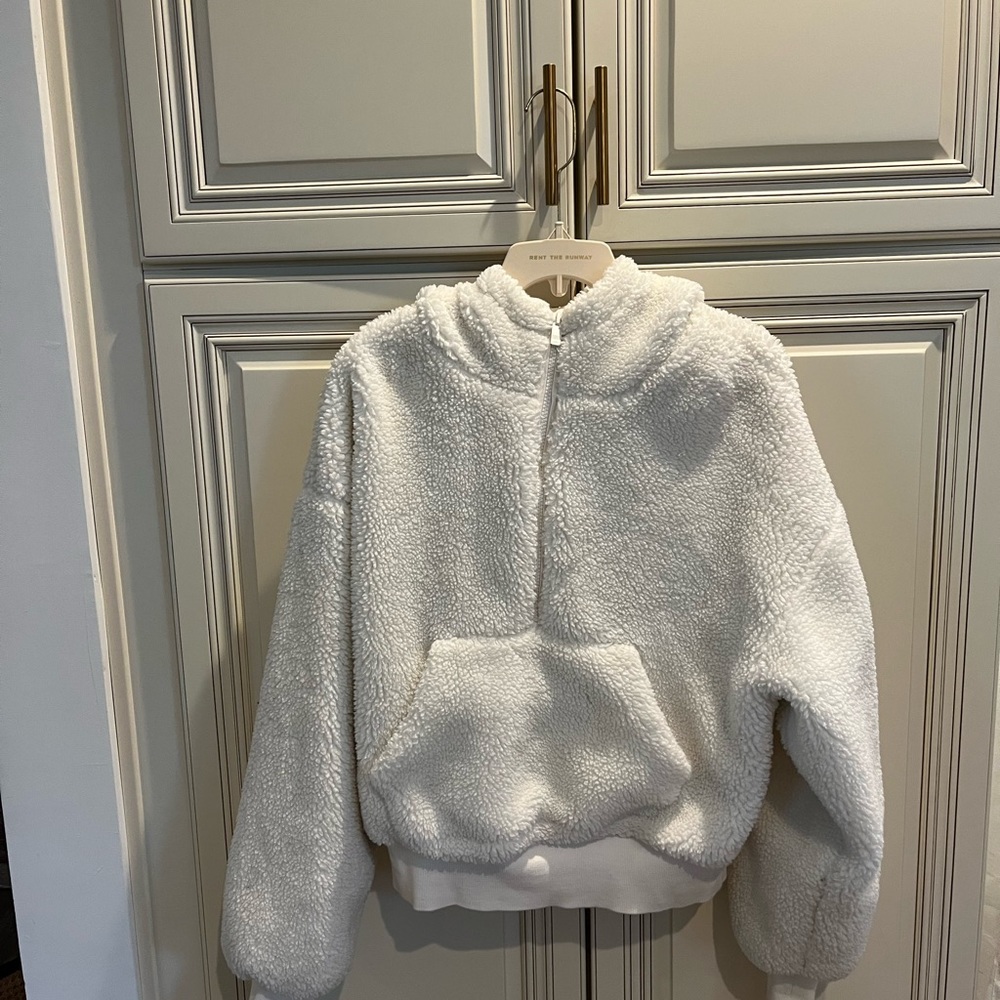 Alo Yoga Sherpa Jacket in Ivory White
